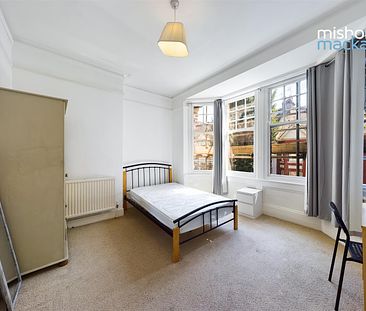 Four double bedroom garden flat, located close to the Seven Dials and within half a mile of Brighton mainline train station. Offered to let furnished. Shares welcome. Available 4th September 2024. - Photo 4