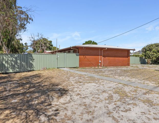 GREAT VALUE FAMILY HOME IN CONVENIENT LOCATION - Photo 1