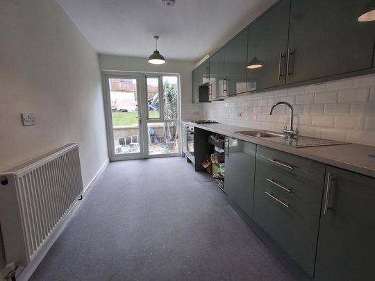 3 bedroom terraced house to rent - Photo 1