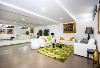 REF.7729 — Luxury Villa with Private Pool 500 Metres from the Sea