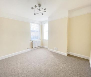 3 bedroom end of terrace house to rent - Photo 3