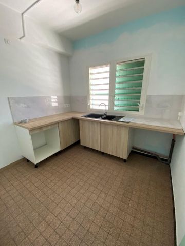 Location Appartement 4 pièces 85m² ST DENIS 97400 - Photo 2