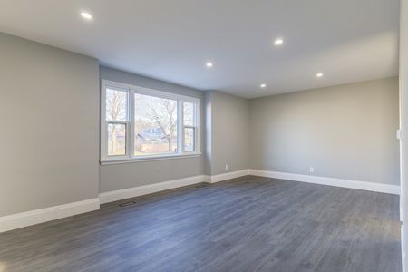 $2,075 / 2 br / 1 ba / 850 sqft 2BR Duplex in Brantford - Photo 3