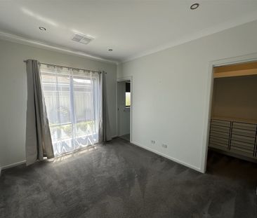 Beautiful high quality home - Photo 3