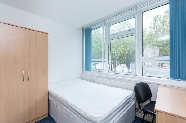 Guildhall Walk, Portsmouth - Photo 1