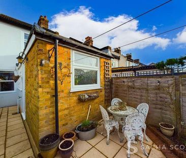 Albert Road, Epsom, KT17 - Photo 6