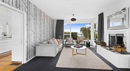 Beautiful home in Khandallah - Photo 4