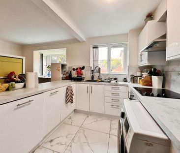 Conway Gardens, Grays, RM17 - Photo 2