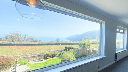 3 bedroom detached bungalow to rent - Photo 2