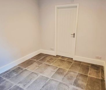 Farnham Road, Guildford, Surrey, GU2 - Photo 5