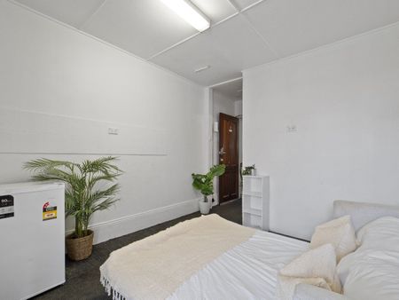 Redfern - Photo 5