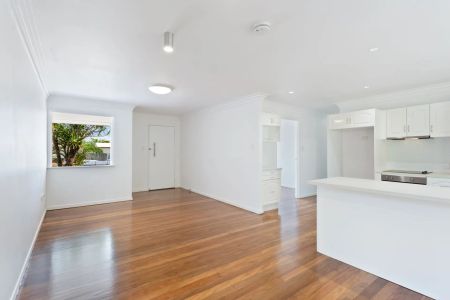 4 Bedroom modern home, just 10 mins to the beach Contact Julie Sykes 0438 050 110 Weekly rent will increase to $725 on 26/01/2026 - Photo 2