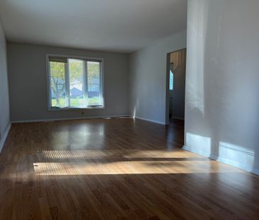 For Lease - 2098 Fillmore Crescent, Beacon Hill North - South and A... - Photo 2