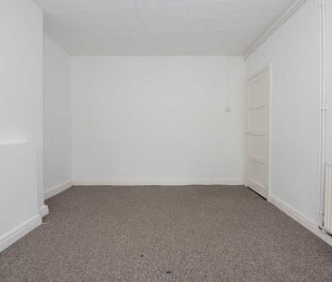 Price £950 pcm - Available Now - Unfurnished - Photo 6