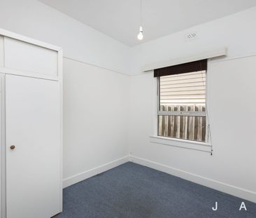 Delightful Single Front in Prime Location - Photo 4