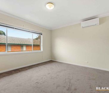 Charming Three-Bedroom Home Opposite the Oval – Space, Comfort &... - Photo 5