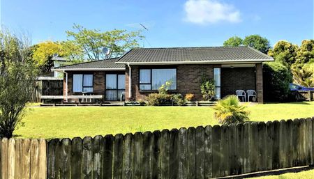 Lovely 3 bedroom home with internal access garage - Photo 5