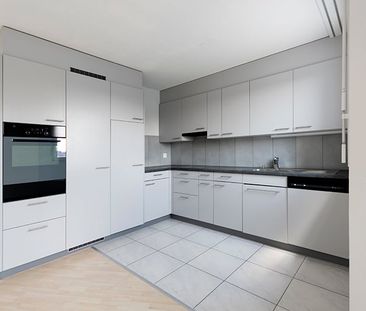 3.5-Zimmerwohnung mit extravagantem Grundriss an zentraler Lage - Photo 1