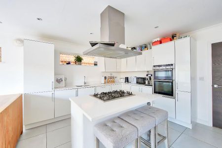 4 bedroom detached house to rent - Photo 4