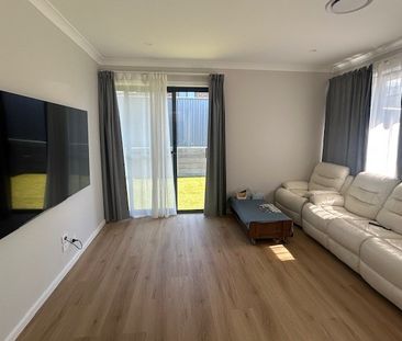 79 Oxalis Crescent, Tralee NSW 2620 - House For Rent | Domain - Photo 1