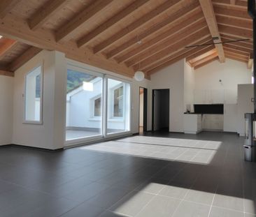 moderne 4 1/2-Zimmer-Dachwohnung mit Holzofen und Balkon - Foto 2