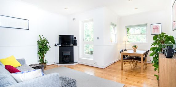 Greencroft Gardens, South Hampstead, London - Photo 2