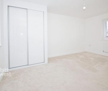 4 bedroom detached house to rent - Photo 3