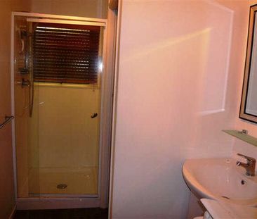 Spacious two bedroom flat, will be refreshed in between tenancies, ... - Photo 6