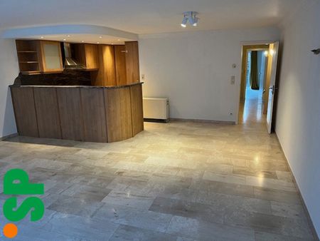 Centraal gelegen appartement met ruim terras. - Photo 2