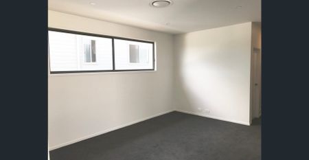 Modern Designer Home in Rochedale Estate - Photo 5