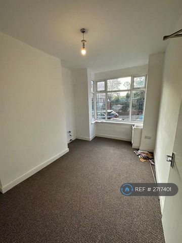4 bedroom terraced house to rent - Photo 3
