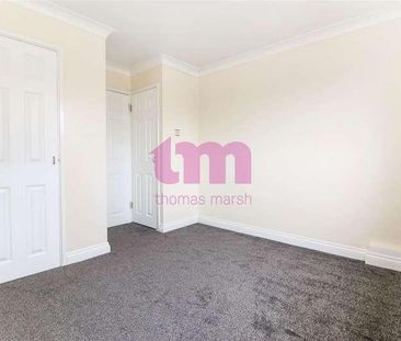 The Knares, Basildon, SS16 - Photo 2