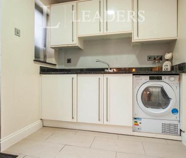 4 bedroom detached house to rent - Photo 2