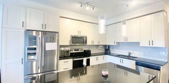 Top floor 2 bed/2 bath condo! - Photo 2