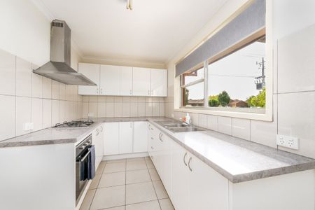 3 BEDROOM HOME IN SOUTH SHEPPARTON! - Photo 2