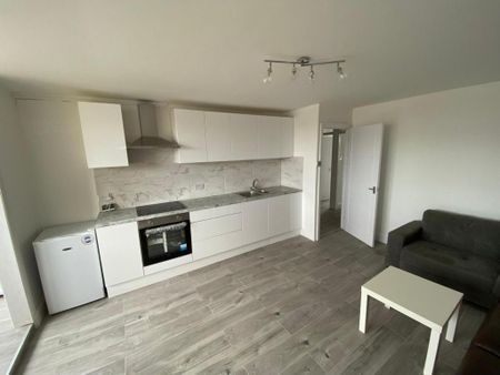 3 bedroom flat to rent - Photo 5