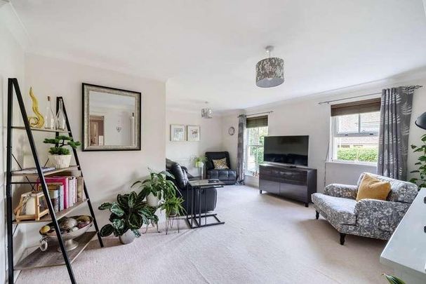 Chesterton Lane, Cirencester, Gloucestershire, GL7 - Photo 1