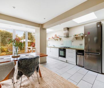 4 bedroom terraced house to rent - Photo 3