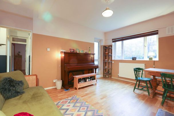2 bedroom Flat To Let - Photo 1