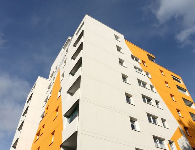Ihr neues Zuhause im 5. Obergeschoss mit Aufzug erwartet Sie! - Photo 1