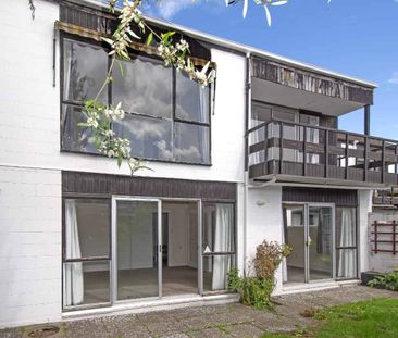 Private Sunny Rear Townhouse - Photo 5