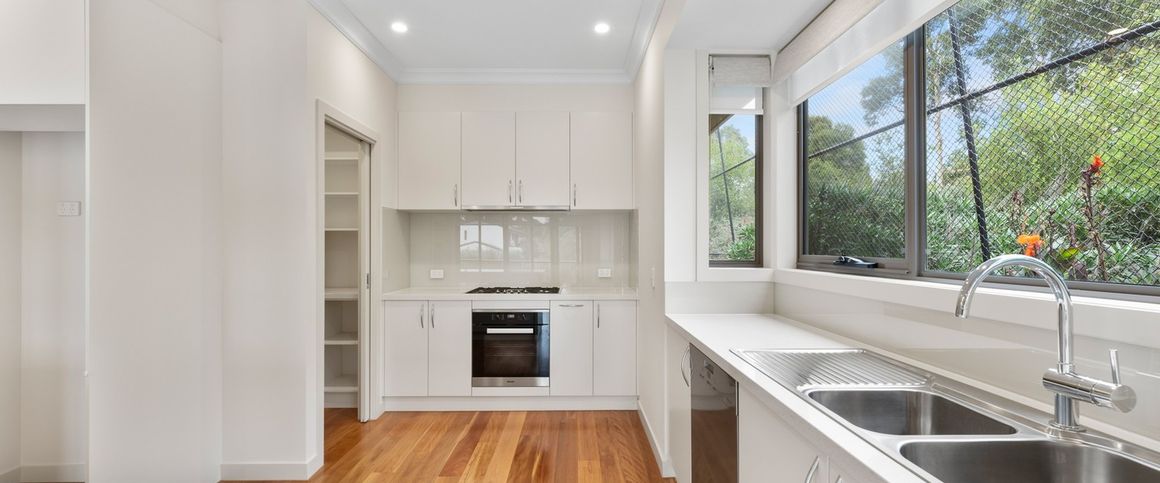 Luxury Family Living in the Prestigious Mount Waverley Secondary College Zone - Photo 1