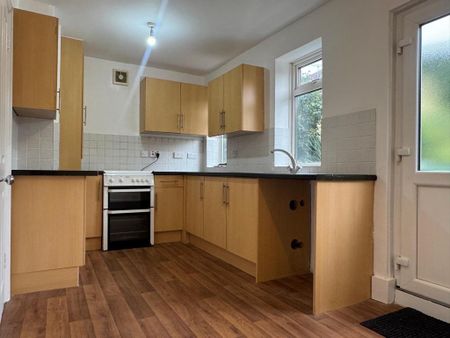 2 bedroom semi-detached house to rent - Photo 4