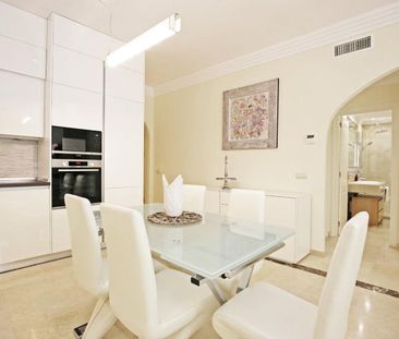 Alquiler de piso en Urbanizacion Nva Andalucia Aloha - Photo 5