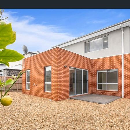 Stunning 5-Bedroom Family Home - Photo 3