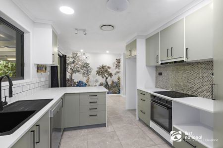 STUNNING MODERN FAMILY HOME WITH BEAUTIFUL INGROUND POOL IN VICTORIA POINT - Photo 4