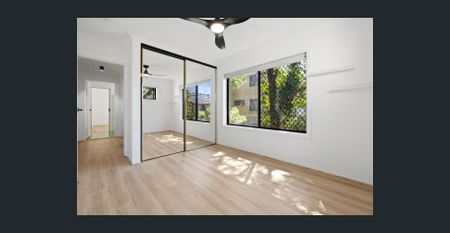 Ultimate Broadwater Lifestyle - North facing - Prime Location - Unfurnished - Photo 4