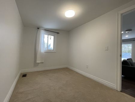 For Lease - 1981 Inglewood Drive, Innisfil, Ontario - Photo 2