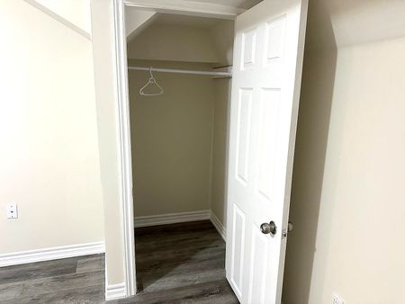 For Lease - 3266 MINTWOOD Circle Unit# BASEMENT, Oakville, Ontario - Photo 2