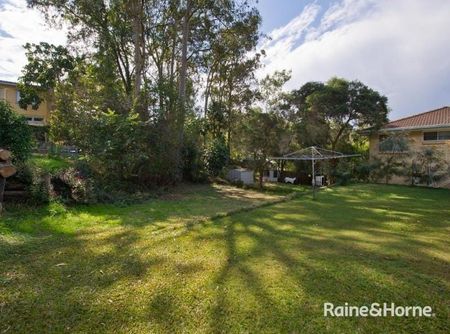 21 Robyn Street, Chapel Hill, QLD 4069 - Photo 2